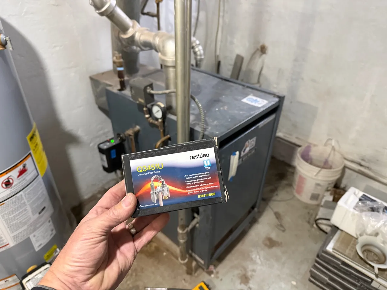 Universal pilot burner